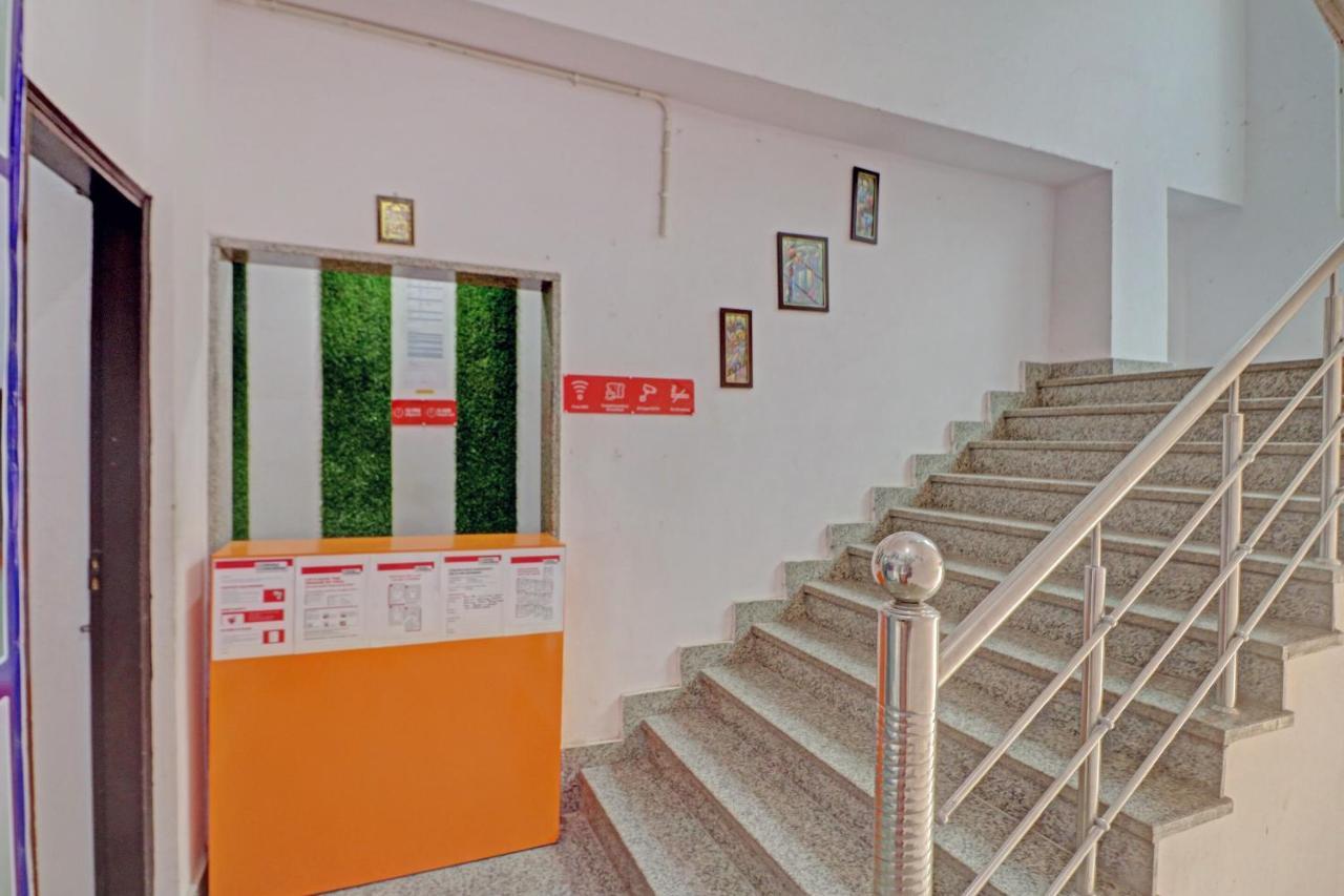 Oyo 81168 Collection O Dwarka Mor Nova Deli Exterior foto