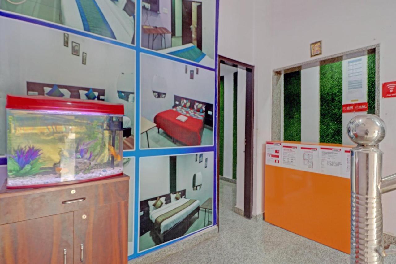 Oyo 81168 Collection O Dwarka Mor Nova Deli Exterior foto