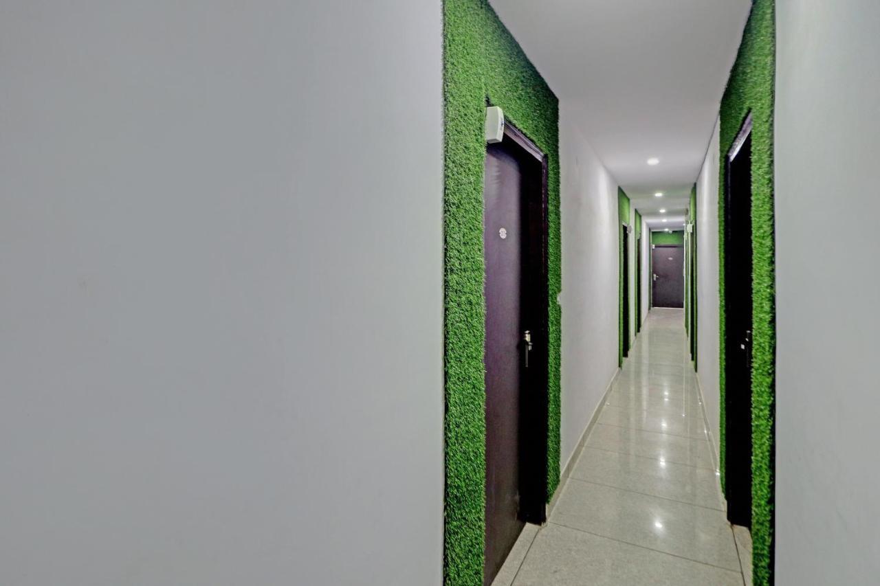 Oyo 81168 Collection O Dwarka Mor Nova Deli Exterior foto