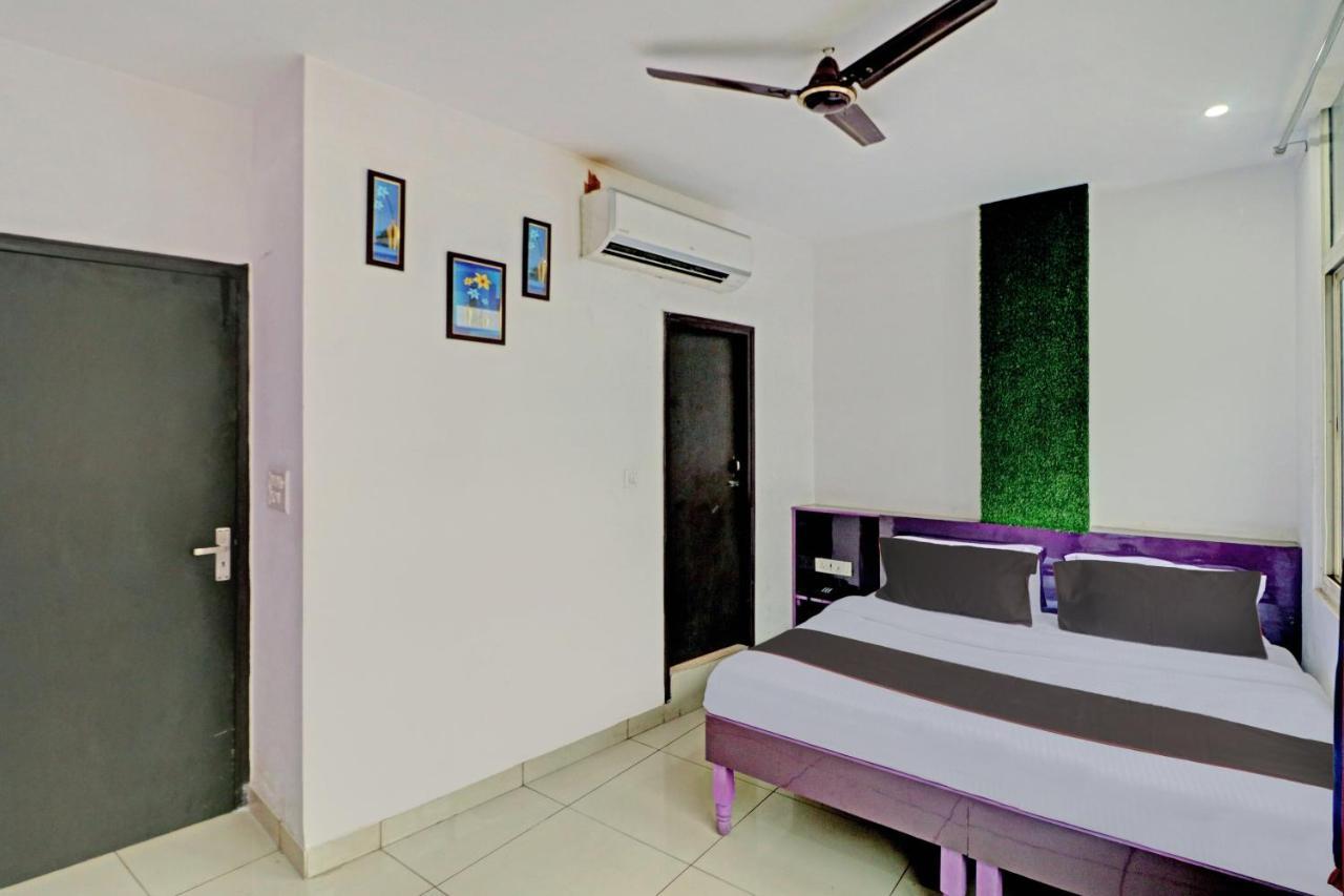 Oyo 81168 Collection O Dwarka Mor Nova Deli Exterior foto